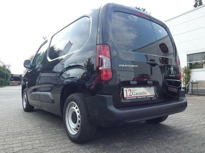 Gebraucht Peugeot Partner Premium 110 PS (80 kW) 2022 Schwarz Van / Kleinbus