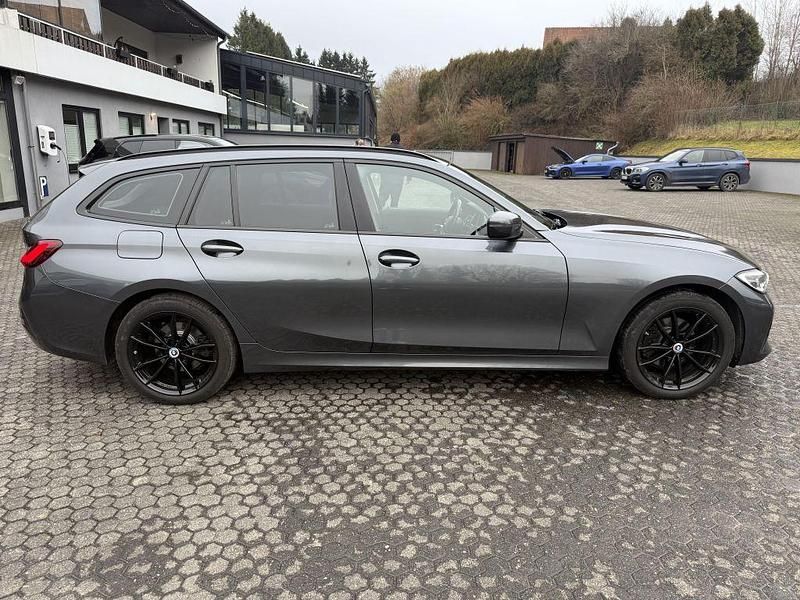 Gebraucht BMW 320 Advantage 184 PS (135 kW) 2020 Grau Kombi