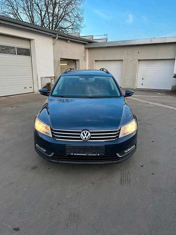 Blau Gebraucht 2011 VW Passat Limousine | 3.500 € (Superpreis) - Bild 1/4