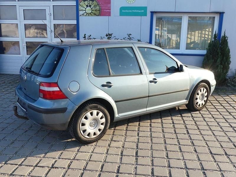 Gebraucht VW Golf Comfortline 105 PS (77 kW) 2003 Blau Limousine