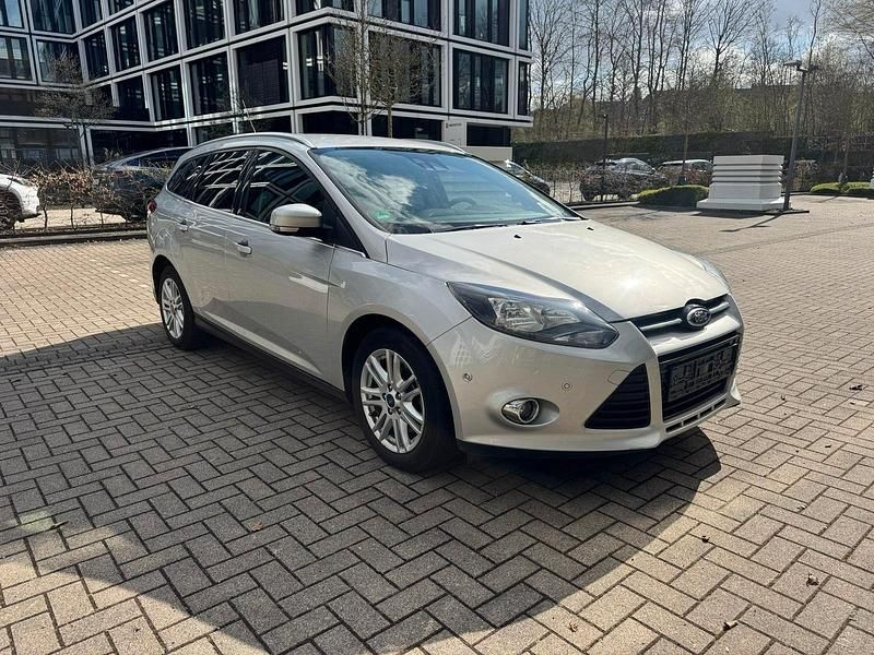 Gebraucht Ford Focus Titanium 140 PS (102 kW) 2014 Silber Kombi