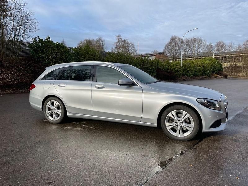 Silber Gebraucht 2015 Mercedes C220 Avantgarde Limousine | 12.300 € (Fairer Preis) - Bild 1/4