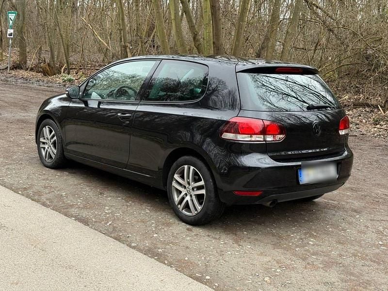 Gebraucht VW Golf VI 105 PS (77 kW) 2010 Schwarz Kleinwagen