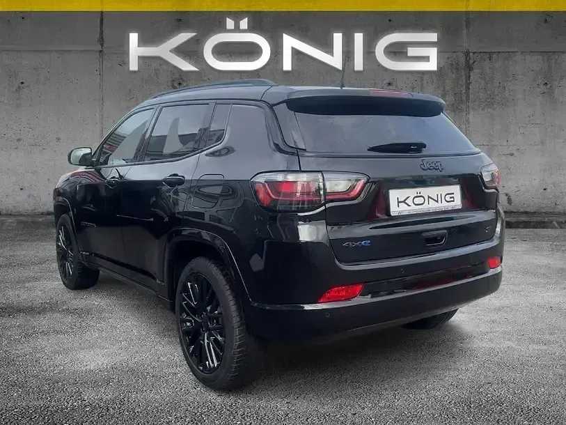 Second-hand Jeep Compass 239 CP (175 kW) 2022 Negru SUV