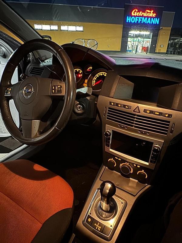 Schwarz Gebraucht 2005 Opel Astra GTC Coupé | 1.800 € - Bild 1/4