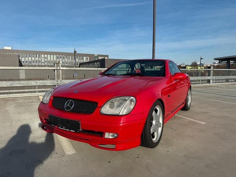 Rot Gebraucht 1999 Mercedes SLK200 AMG Cabrio | 5.699 € (Etwas zu teuer) - Bild 1/4