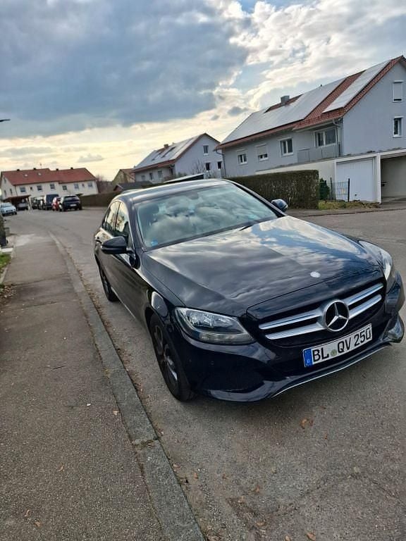 Gebraucht Mercedes C180 156 PS (114 kW) 2015 Limousine
