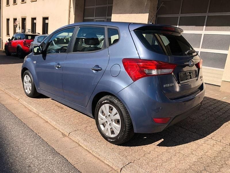 Gebraucht Hyundai ix20 Trend 90 PS (66 kW) 2011 Grau Kleinwagen