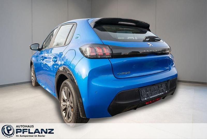Gebraucht Peugeot e-208 Active 100 kW (136 PS) 2022 Blau Kleinwagen