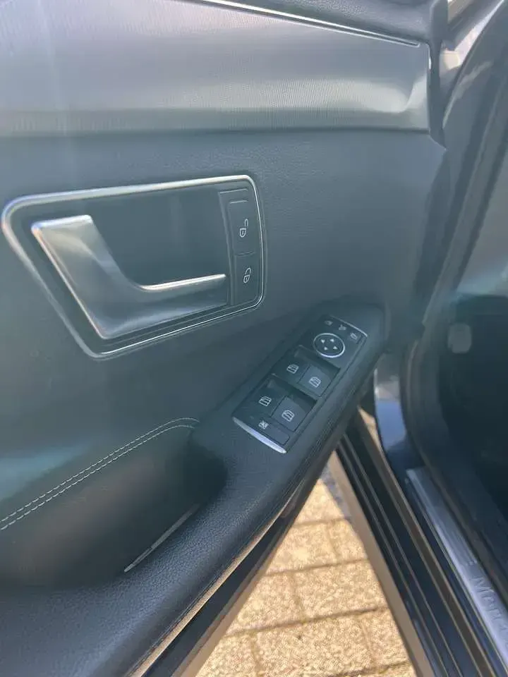Gebraucht Mercedes E220 Avantgarde 170 PS (125 kW) 2015 Grau Kombi