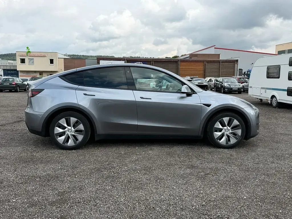 Usata Tesla Model Y 378 kW (514 CV) 2024 Argento SUV