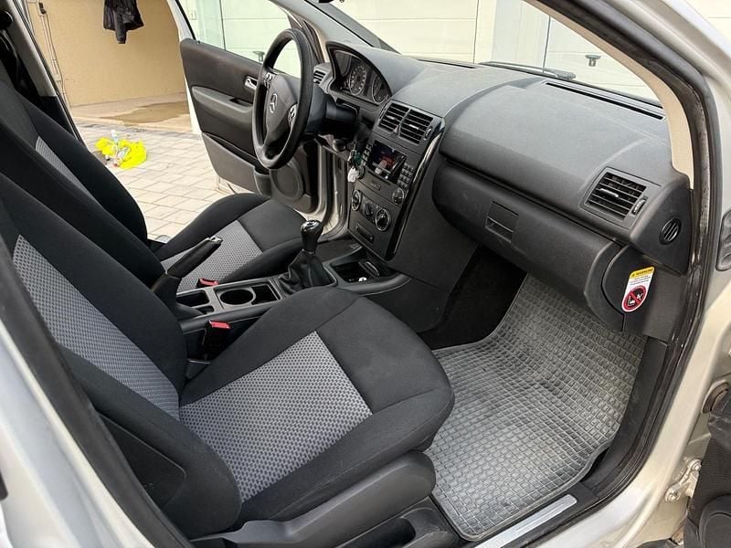 Gebraucht Mercedes A150 Classic 69 PS (50 kW) 2006 Silber Van / Kleinbus