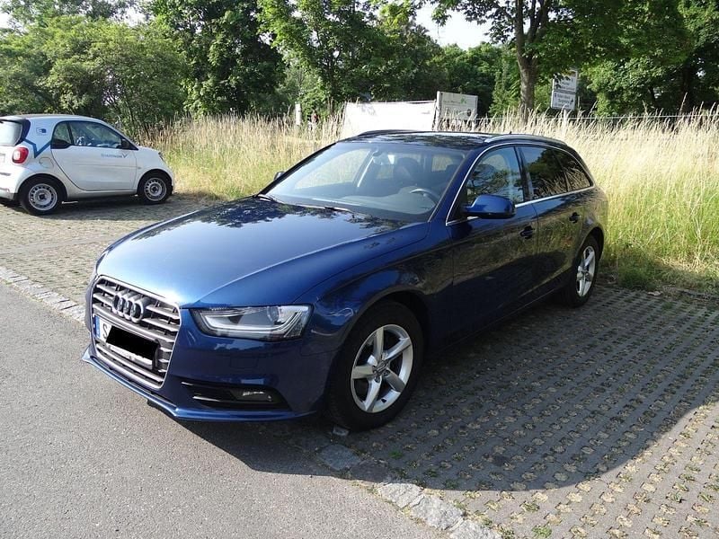 Gebraucht Audi A4 143 PS (105 kW) 2012 Blau Kombi