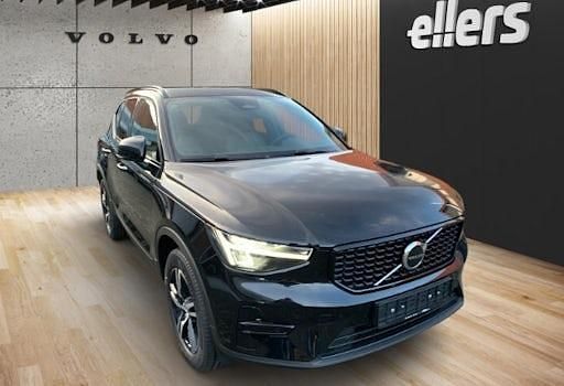 Neu Volvo XC40 Plus 197 PS (144 kW) 2025 Schwarz SUV