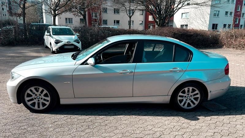 Gebraucht BMW 320 178 PS (130 kW) 2007 Silber Limousine
