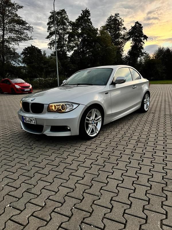 Silber Gebraucht 2011 BMW 123 Coupé M Sport Coupé | 8.500 € - Bild 1/4