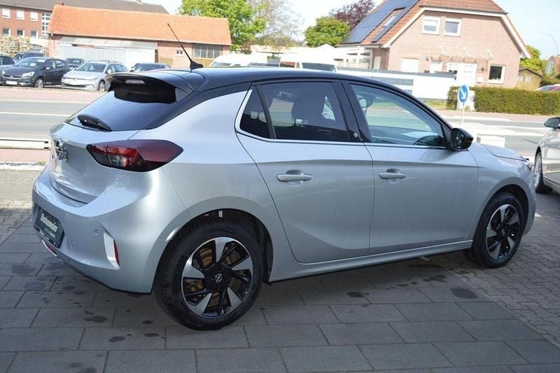 Usado Opel Corsa-e Elegance 100 kW (136 HP) 2022 Prateado Citadino