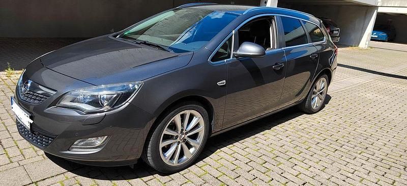 Grau Gebraucht 2011 Opel Astra Innovation Kombi | 3.200 € (Superpreis) - Bild 1/4