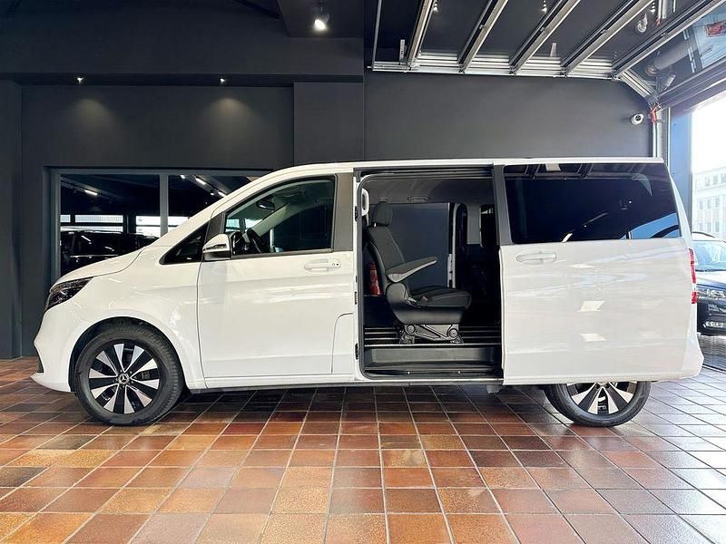 Gebraucht Mercedes V220 163 PS (119 kW) 2021 Arktikweiß mb 9147 Van / Kleinbus