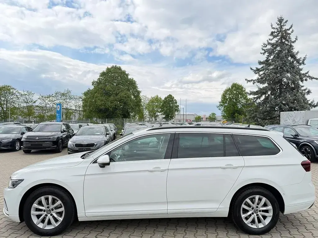 Gebraucht VW Passat IQ Drive 150 PS (110 kW) 2022 Weiß Kombi