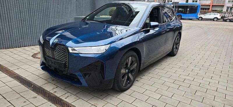 Gebraucht BMW iX 239 kW (326 PS) 2024 Blau SUV