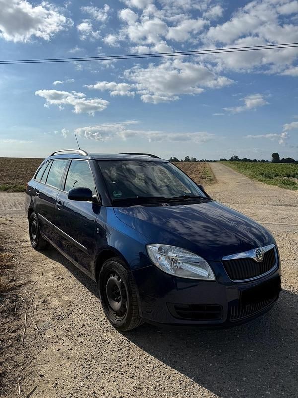 Blau Gebraucht 2009 Skoda Fabia Kombi | 1.590 € (Fairer Preis) - Bild 1/4