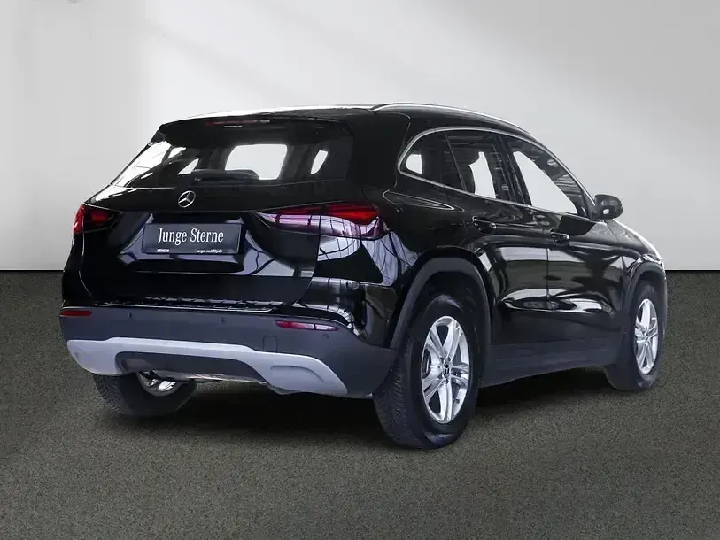 Gebraucht Mercedes GLA200 Advanced 163 PS (119 kW) 2024 Schwarz SUV