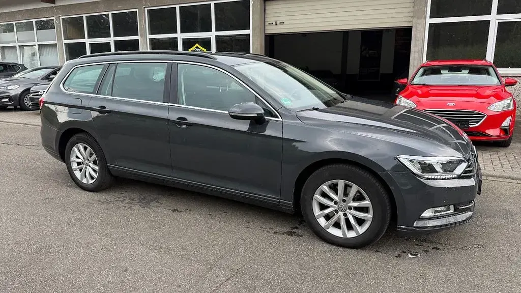 Gebraucht VW Passat Comfortline 150 PS (110 kW) 2018 Grau Kombi