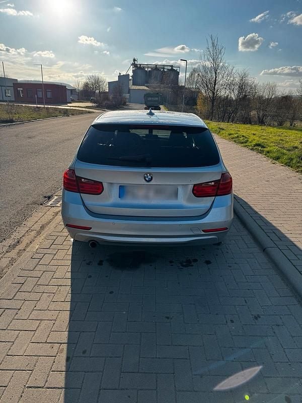 Gebraucht BMW 320 163 PS (119 kW) 2015 Silber Kombi