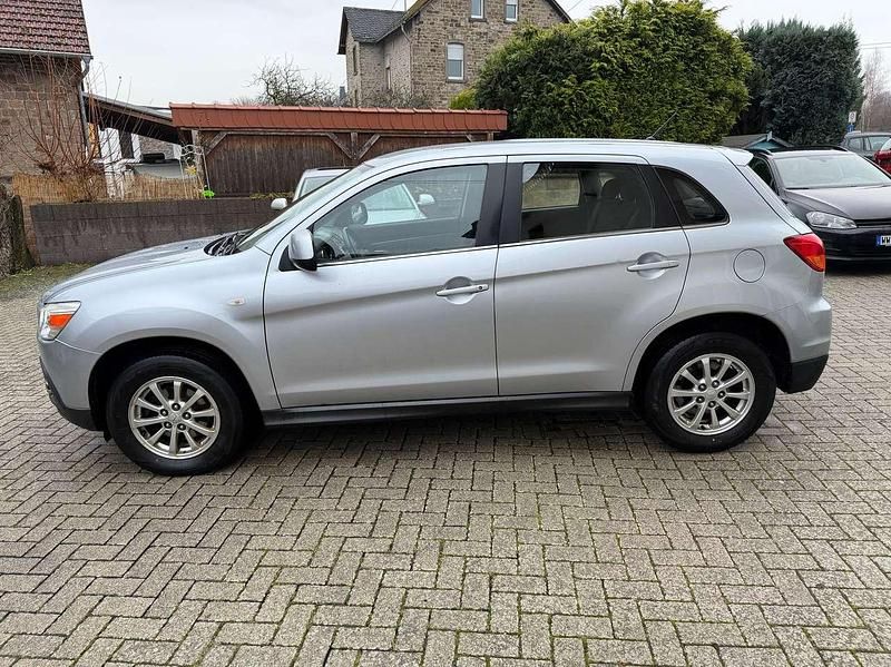 Gebraucht Mitsubishi ASX Invite 150 PS (110 kW) 2012 Coolsilber (m) SUV