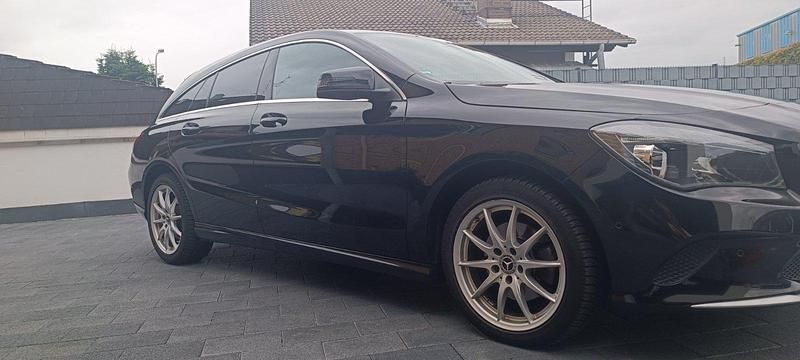 Gebraucht 2017 Mercedes CLA220 Shooting Brake Kombi | 13.000 € (Superpreis) - Bild 1/4