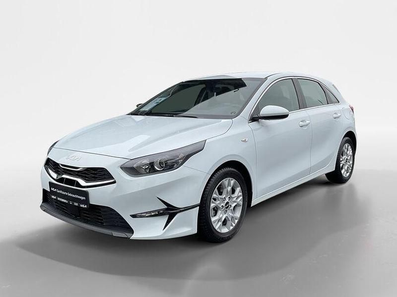 Gebraucht Kia Ceed Vision 140 PS (102 kW) 2025 Wd cararraweiss Kleinwagen