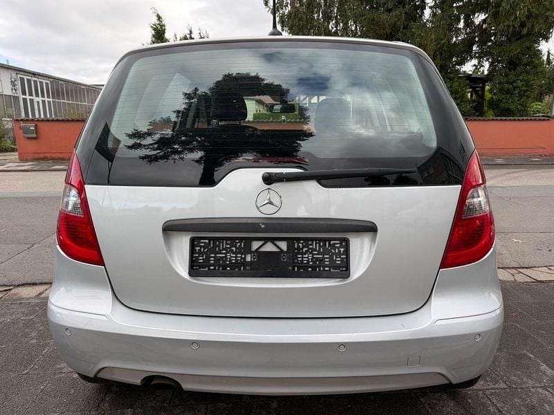 Gebraucht Mercedes A160 95 PS (69 kW) 2011 Silber Van / Kleinbus