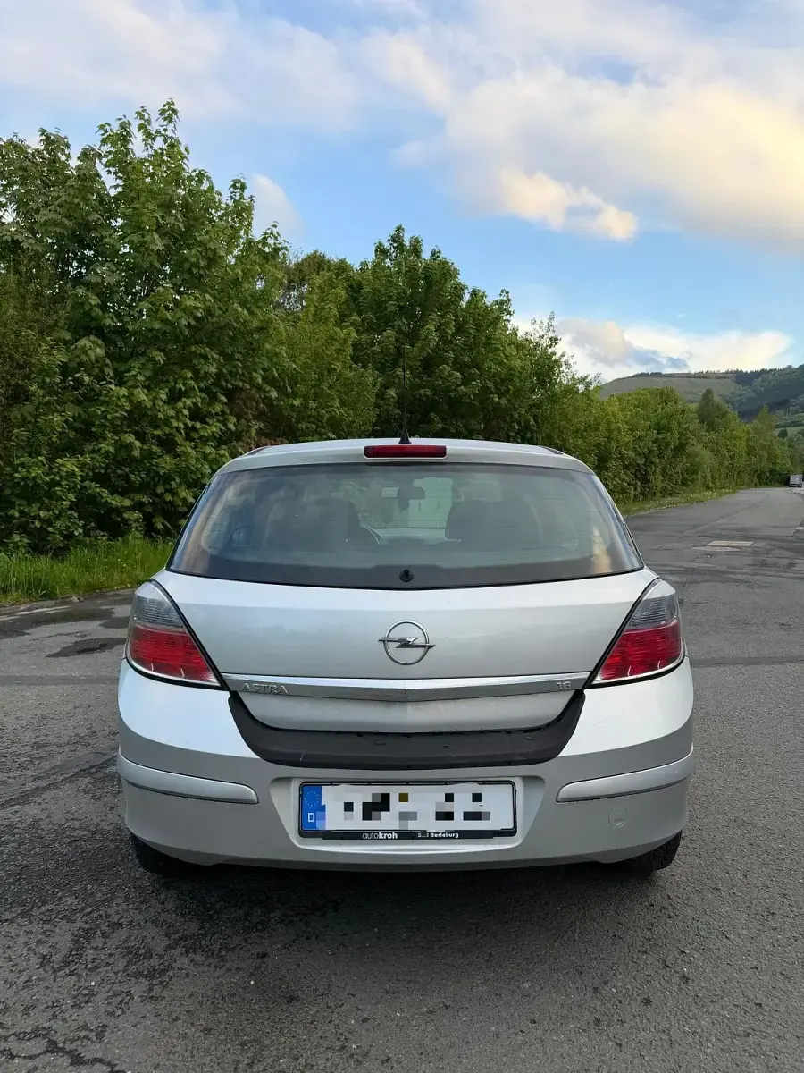 Używany Opel Astra 116 KM (85 kW) 2007 Srebrny Hatchback
