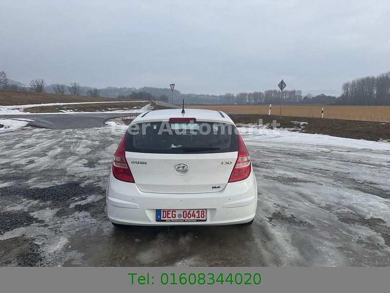 Gebraucht Hyundai i30 116 PS (85 kW) 2011 Weiß Limousine