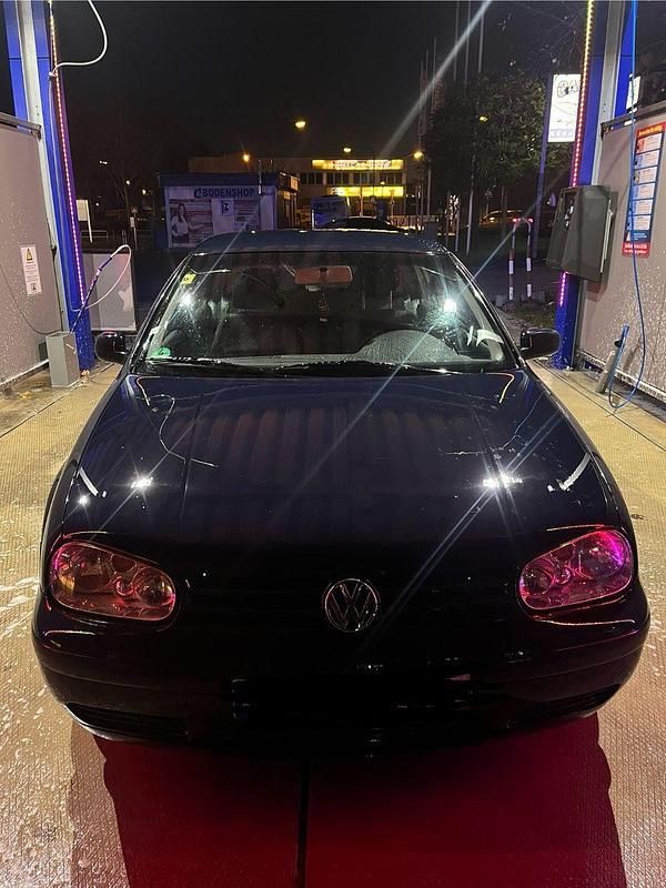 Blau Gebraucht 2000 VW Golf IV Basis Kombi | 1.000 € (Superpreis) - Bild 1/4