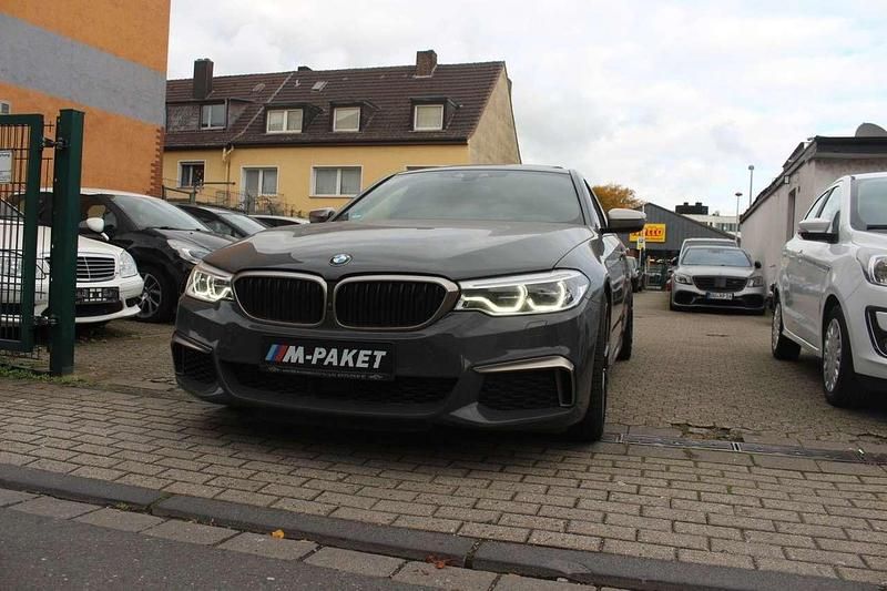 Grau Gebraucht 2018 BMW 550 Limousine | 30.850 € (Fairer Preis) - Bild 1/4