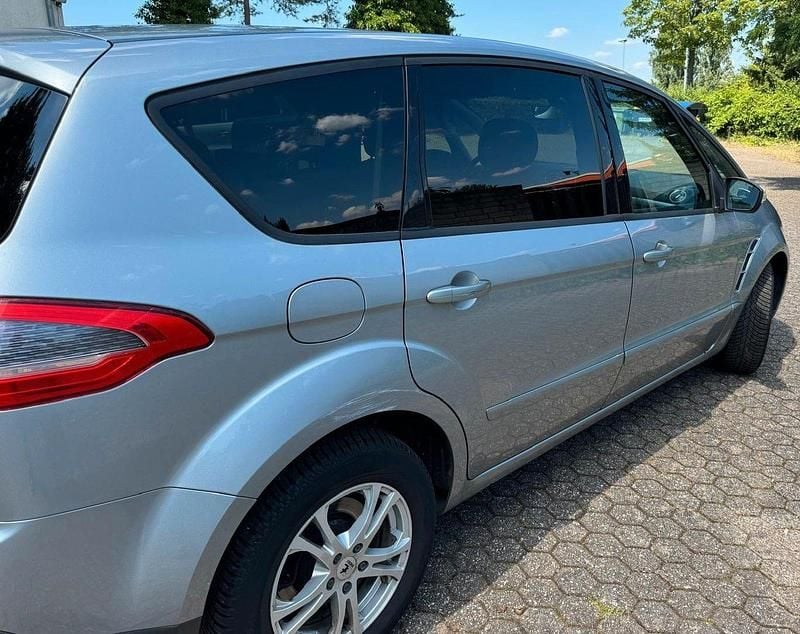 Gebraucht Ford S-MAX Titanium 140 PS (102 kW) 2014 Grau Van / Kleinbus