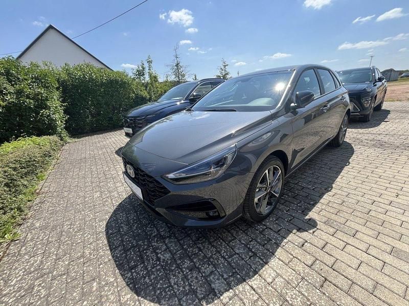 Ecotronic grey Gebraucht 2025 Hyundai i30 Advantage Limousine | 27.450 € (Fairer Preis) - Bild 1/4