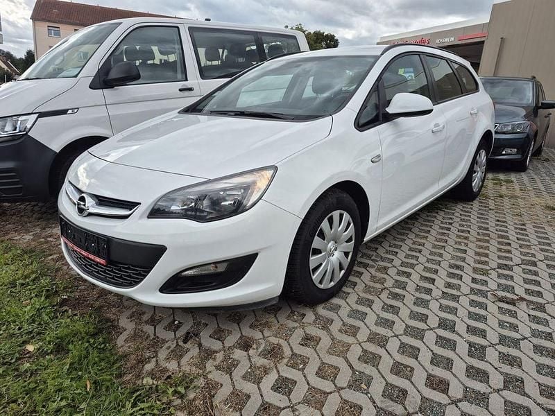 Weiß Gebraucht 2014 Opel Astra Selection Kombi | 11.499 € (Teuer) - Bild 1/4