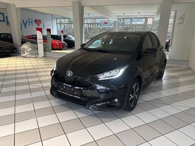Neu Toyota Yaris Hybrid 116 PS (85 kW) 2026 Schwarz Limousine