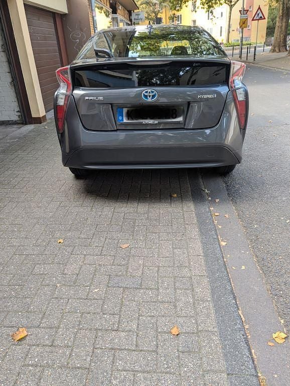 Gebraucht Toyota Prius 136 PS (100 kW) 2018 Grau Kleinwagen