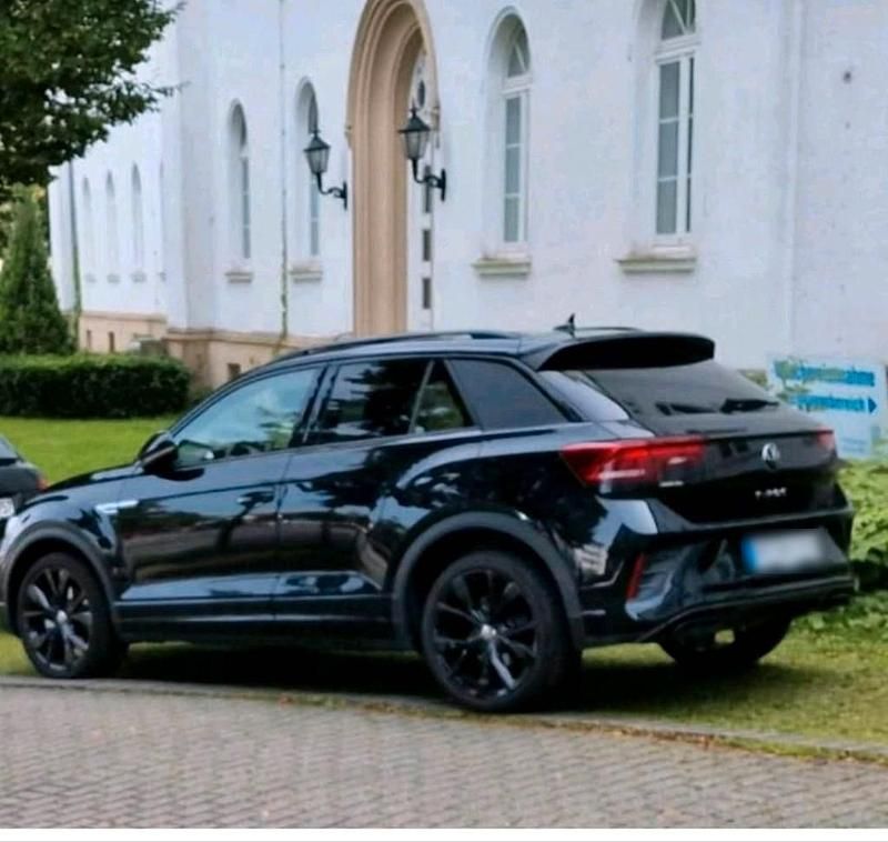 Second-hand VW T-Roc R 150 CP (110 kW) 2023 Negru SUV