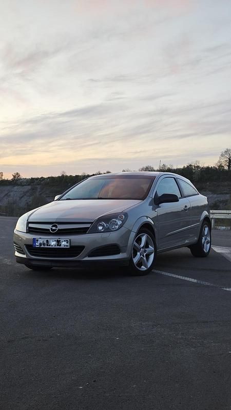 Andere farben Gebraucht 2005 Opel Astra GTC Coupé | 1.500 € (Fairer Preis) - Bild 1/4