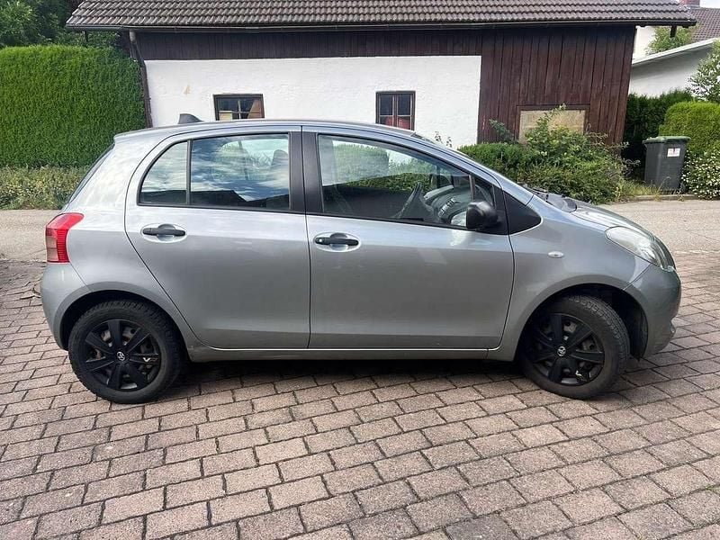 Silber Gebraucht 2008 Toyota Yaris Limousine | 2.000 € (Superpreis) - Bild 1/4