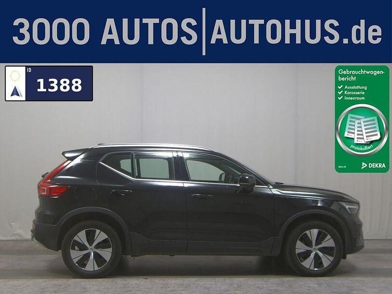 Onyx black / metallic Gebraucht 2022 Volvo XC40 Plus SUV | 21.980 € (Superpreis) - Bild 1/4