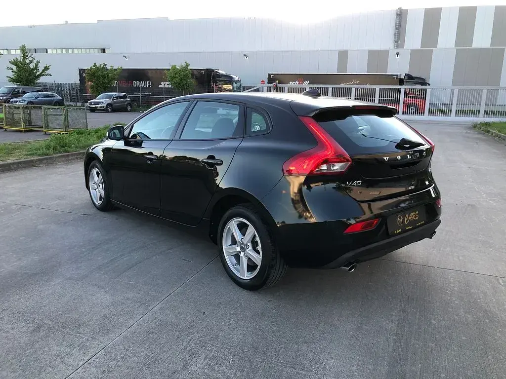 Second-hand Volvo V40 You! 120 CP (88 kW) 2014 Negru Berlinǎ