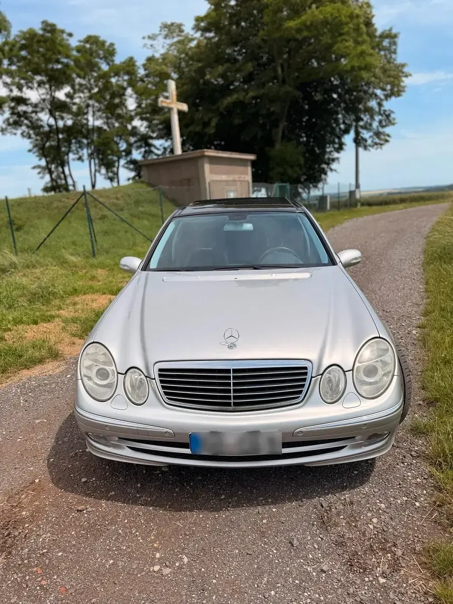 Gebraucht Mercedes E500 306 PS (225 kW) 2003 Silber Limousine
