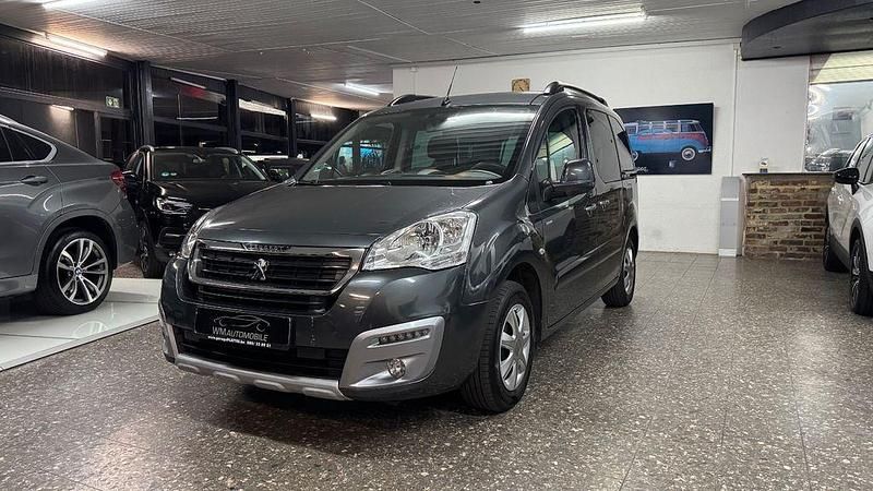 Grau Gebraucht 2018 Peugeot Partner Tepee Van / Kleinbus | 9.995 € (Fairer Preis) - Bild 1/4