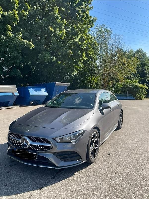 Grau Gebraucht 2020 Mercedes CLA200 AMG line Coupé | 28.490 € (Etwas zu teuer) - Bild 1/4